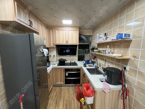 6D700394-12A5-4F0E-B76B-803DEFC599C4