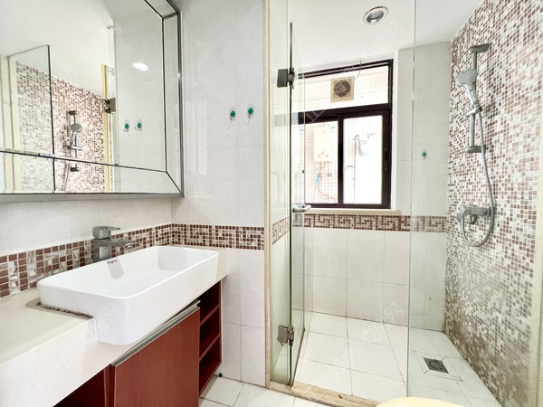 5DFDAC9A-A321-4003-B082-09BD80A55205