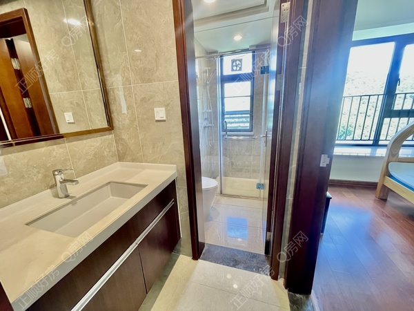 C539506E-A1F0-4E5F-9235-B89DF29B7EC7