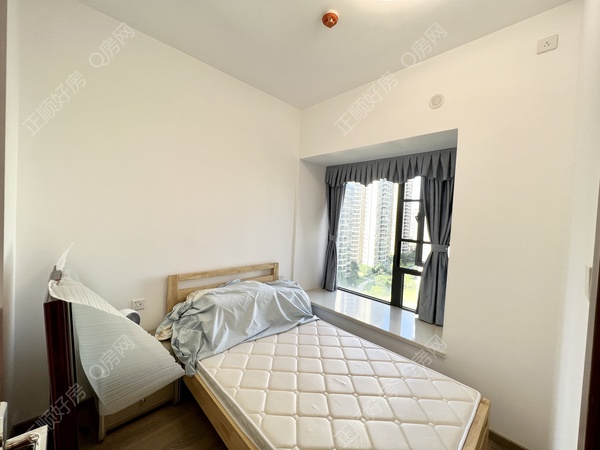 1ACD8CCF-87A6-4EC3-AAD8-808ED5708580