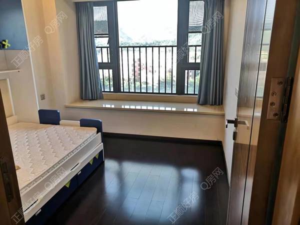 8B8C389D-E4A7-4AAC-AEE7-B8C3F9FCC404