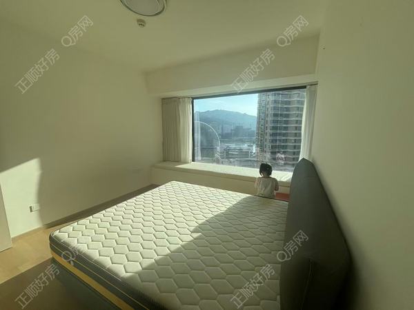 42C12BA0-42F1-4DC5-A9B7-BD15471809A8