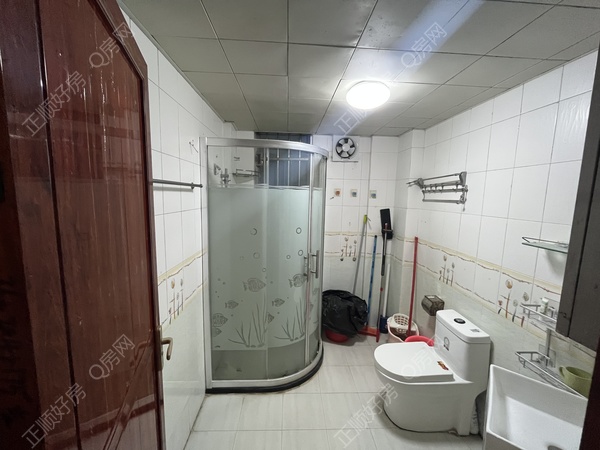 D01024D7-5A02-451D-88AA-E8F758F64CBA