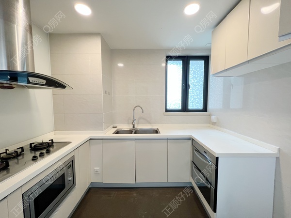 3F21B423-5EA1-4F86-BACB-DD9EF5BA2CE7