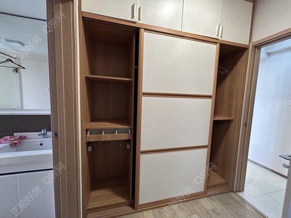 D415F2FF-8A6B-49EA-800B-D6176DF2E589