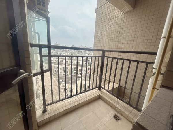 3366F35D-6992-4AC5-8CC6-A00E3F0FEFFE