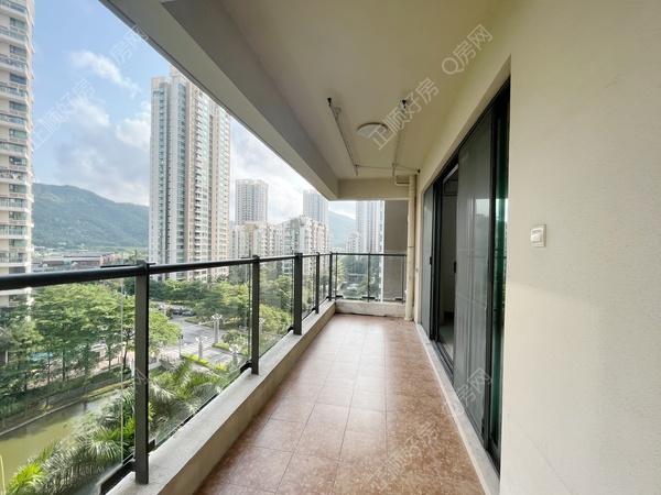 49998EDB-3F7C-4B81-87E9-80D1AE180474