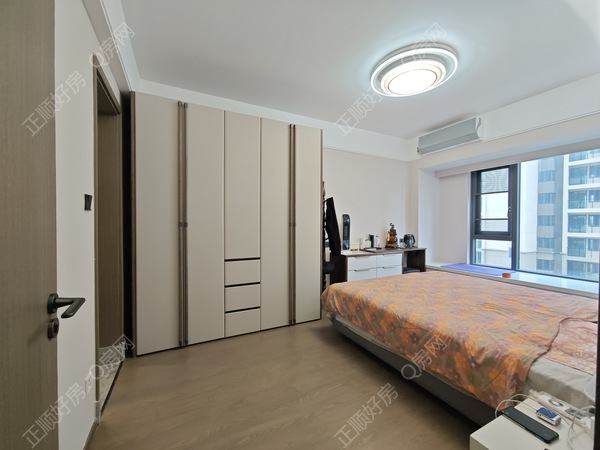 a18eaf57e268e5aaf46ec813f7c81bf1