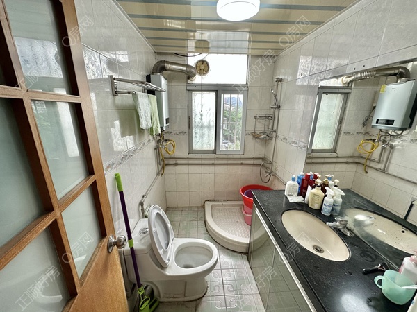 FCDB1B50-F6CC-4421-8B08-46D3D9AA4930