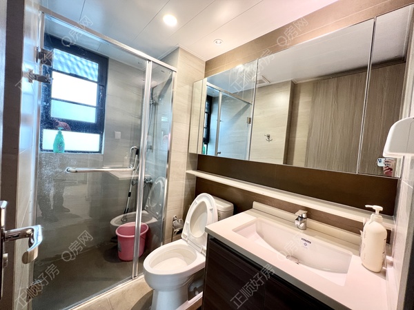 4405A081-0D0C-4427-85D1-9610CF77B463