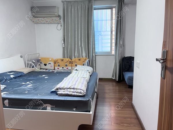 E3406B0A-54A6-4AE3-B10F-0D971F1942ED