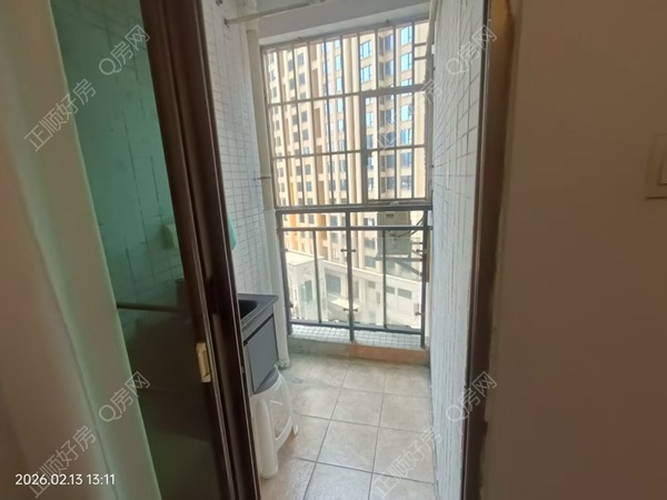 775