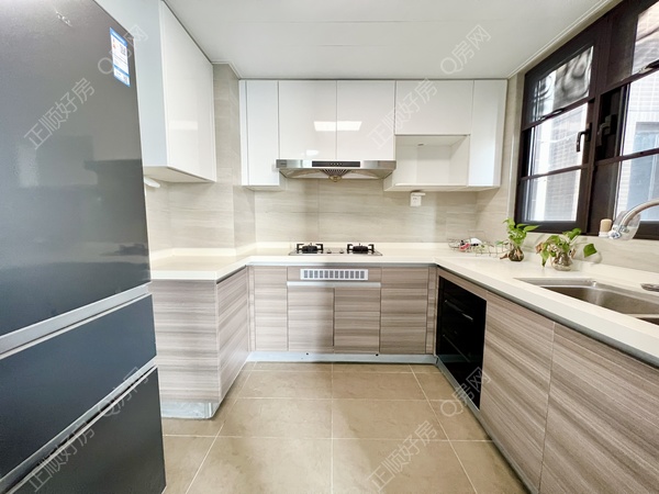 00E6E59A-DD0B-41E2-952D-5385FE5DDC3E