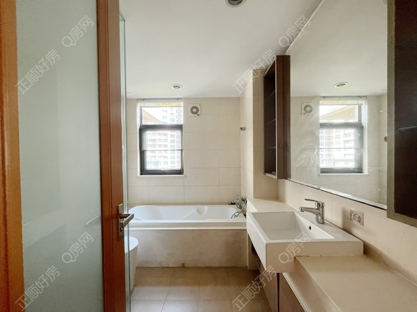 5C71DA8F-BAF6-4B13-986B-DAA0125690B2