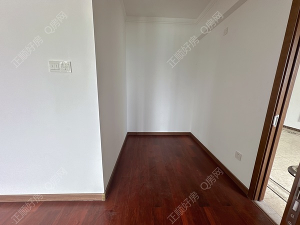 CEEE9485-E2B9-45DA-A5C6-770252284FCF