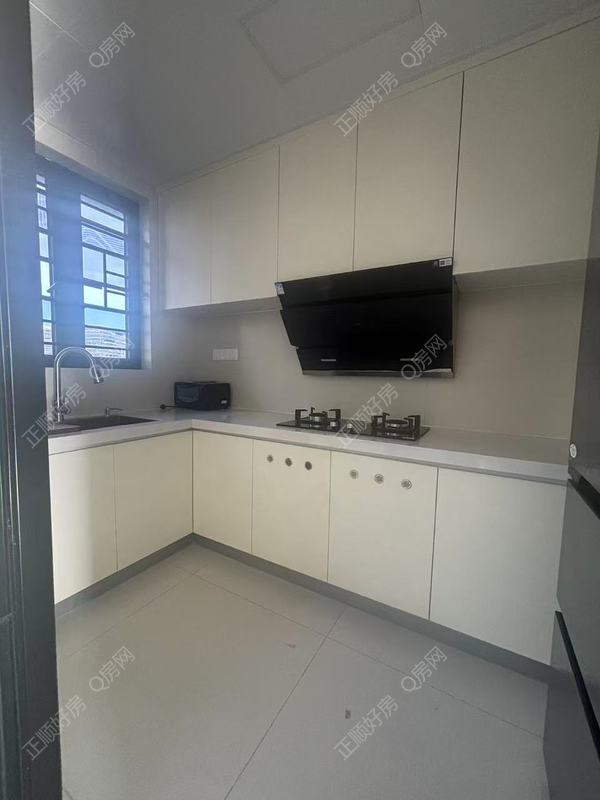 BAC8336A-7B15-4738-A2AA-2C9690E6EACE