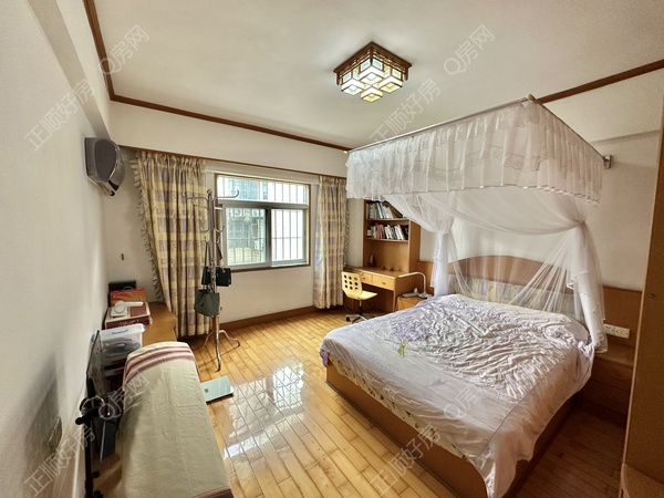 5E494548-729E-4C17-B416-5D6EA2320B80