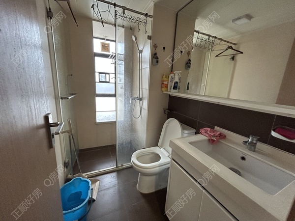 E1084803-F511-48E3-AC6D-0AD0DC86ED3F