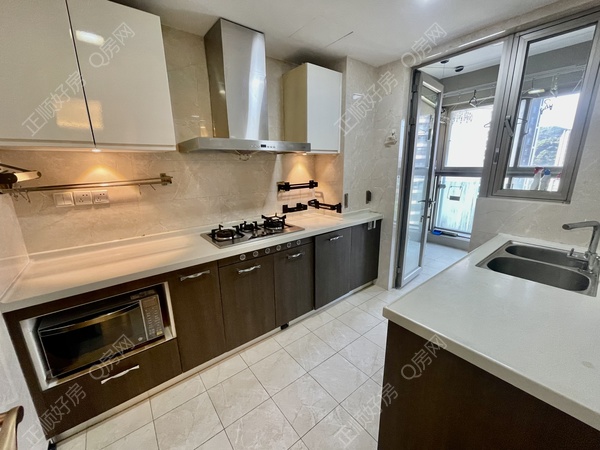 0778A8A9-3AF4-4DF9-8743-ACB6793AD4D2