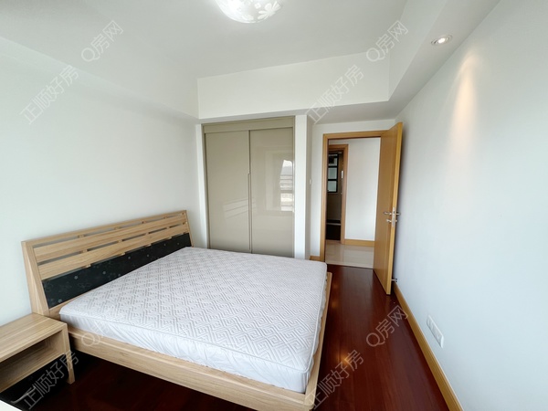 1EF3F475-306F-412E-8510-5EE83FF76571