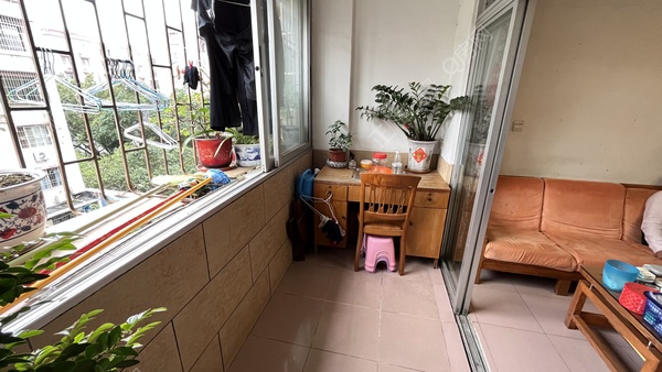 2A9F503E-74A6-4084-B105-8CCC7D39E91E