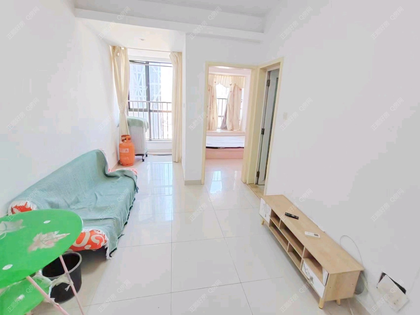 前山华润万家旁 晴朗明珠电梯1房出租 随时看房