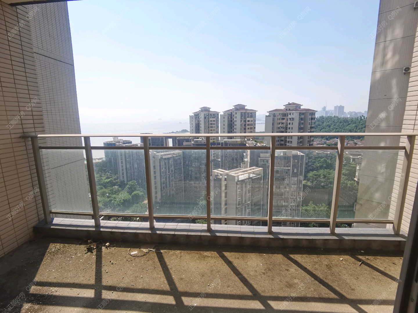 老香洲每一间 格局方正 全新毛胚4房。看山看海 钥匙看楼