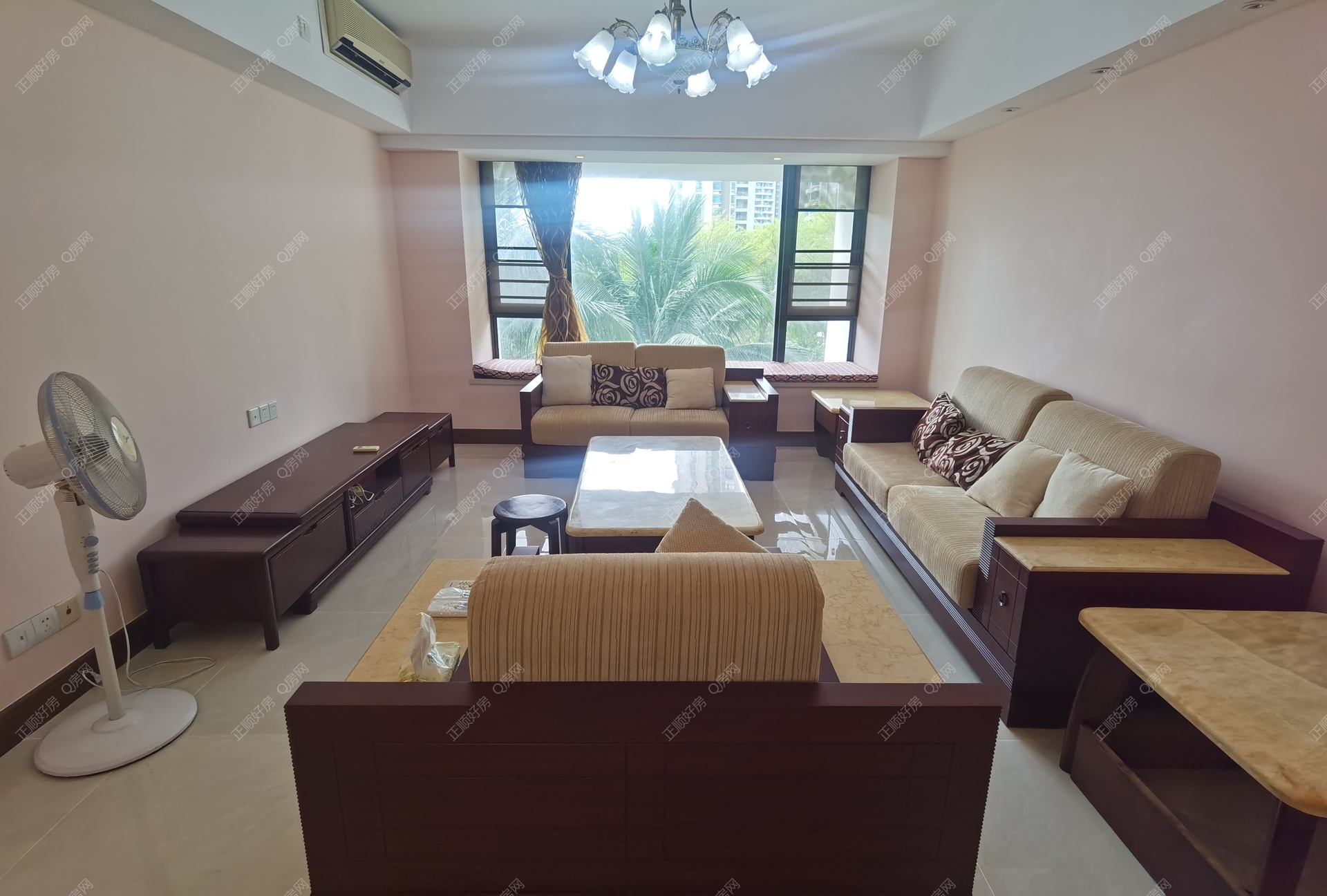 首次出租 业主自己住的 136平3房2卫 看小区河景