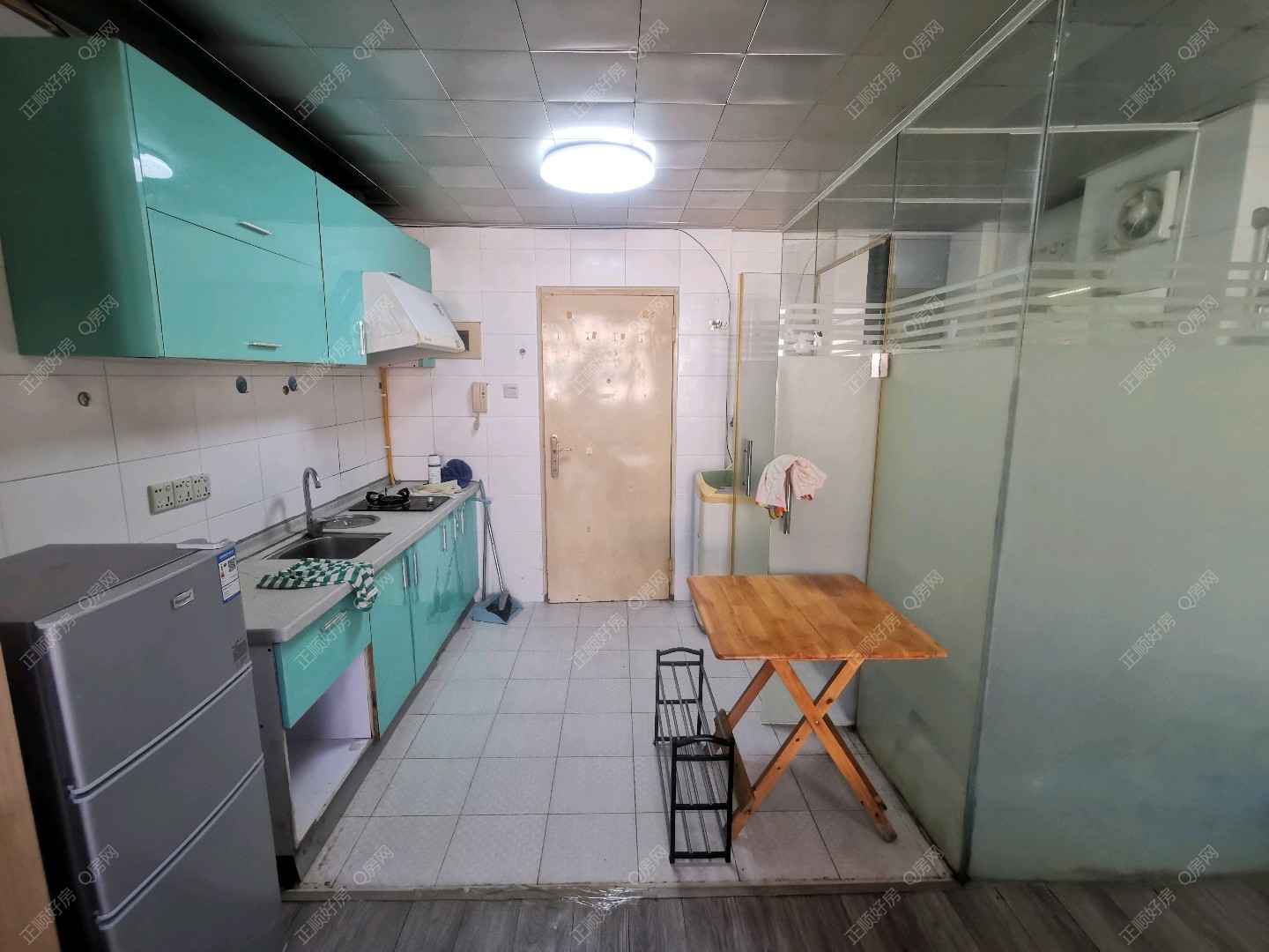 华发管理的小区，家私家电齐全，可以直接拎包入住。