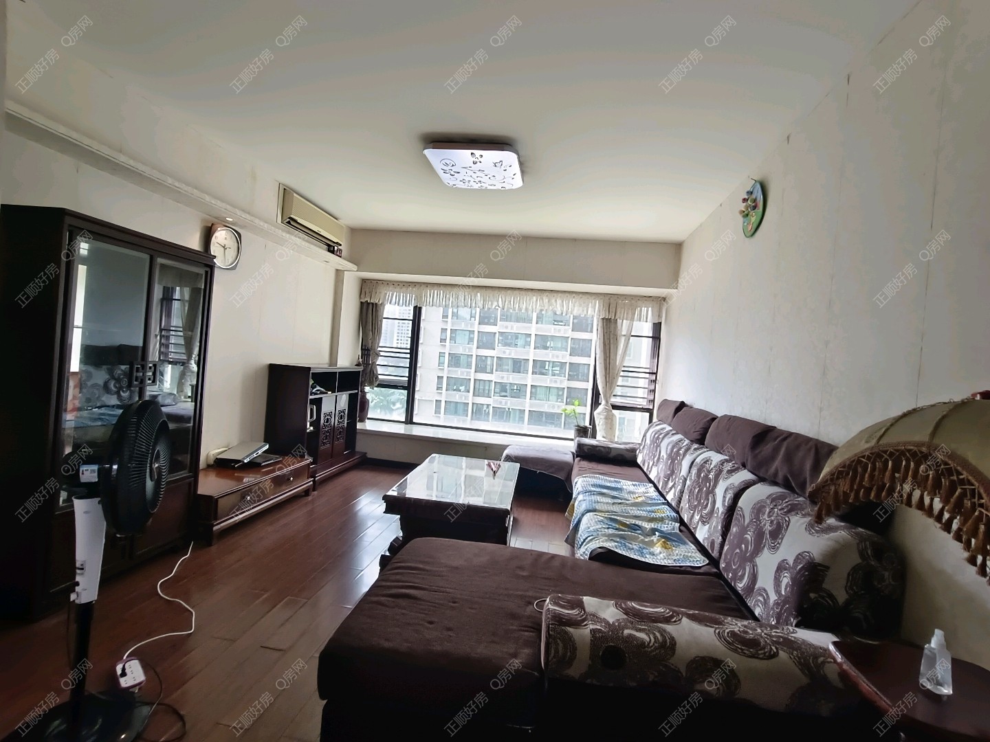 华发新城四期三房，靠近华发商都 家私家电齐全 拎包入住