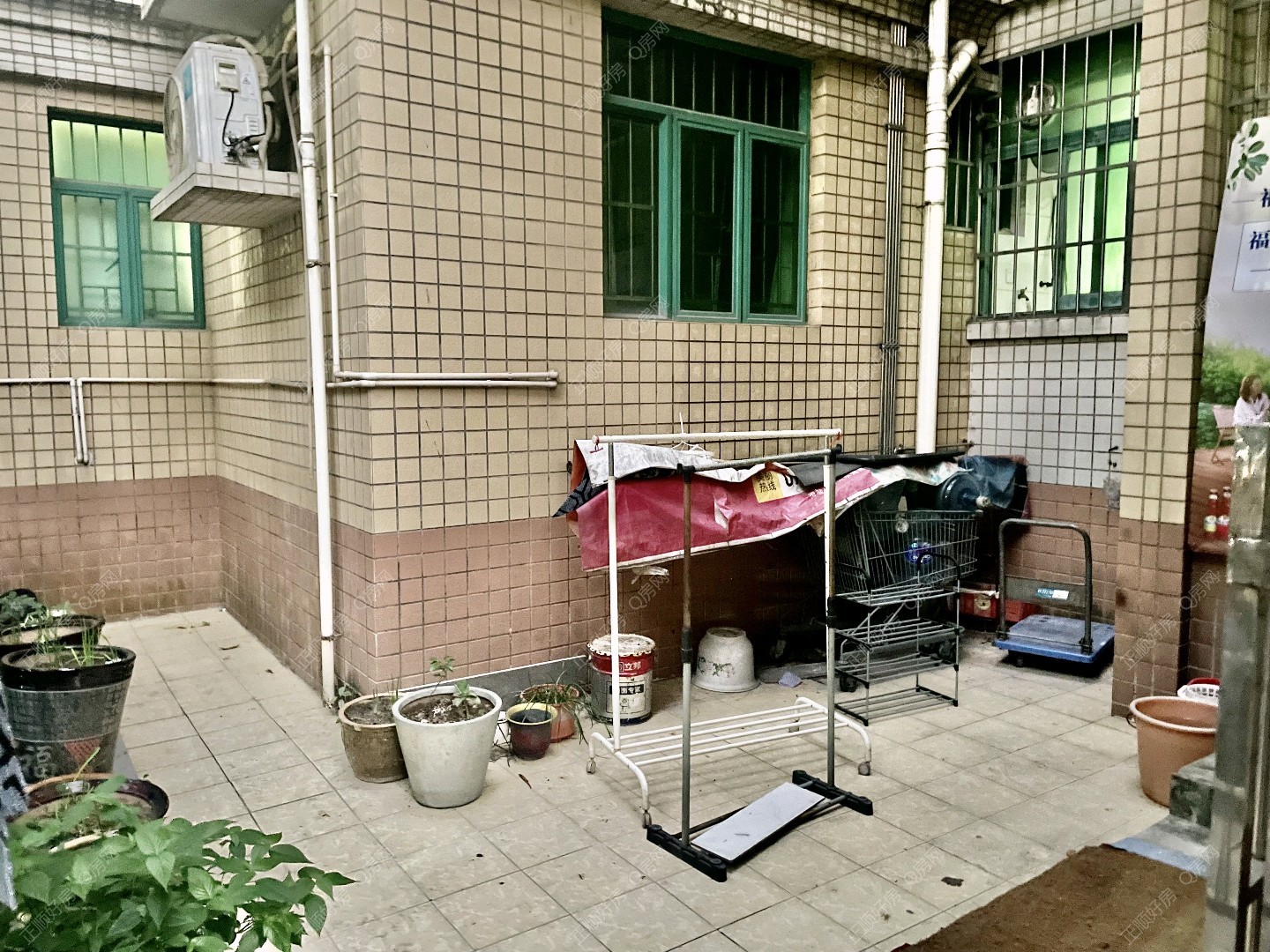 兰埔花园69平2房 一楼带20平的花园 小区中间