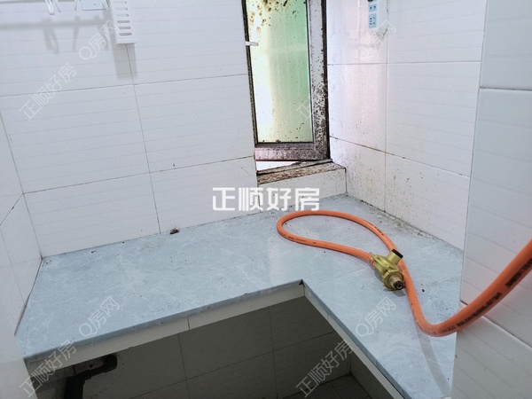 A房