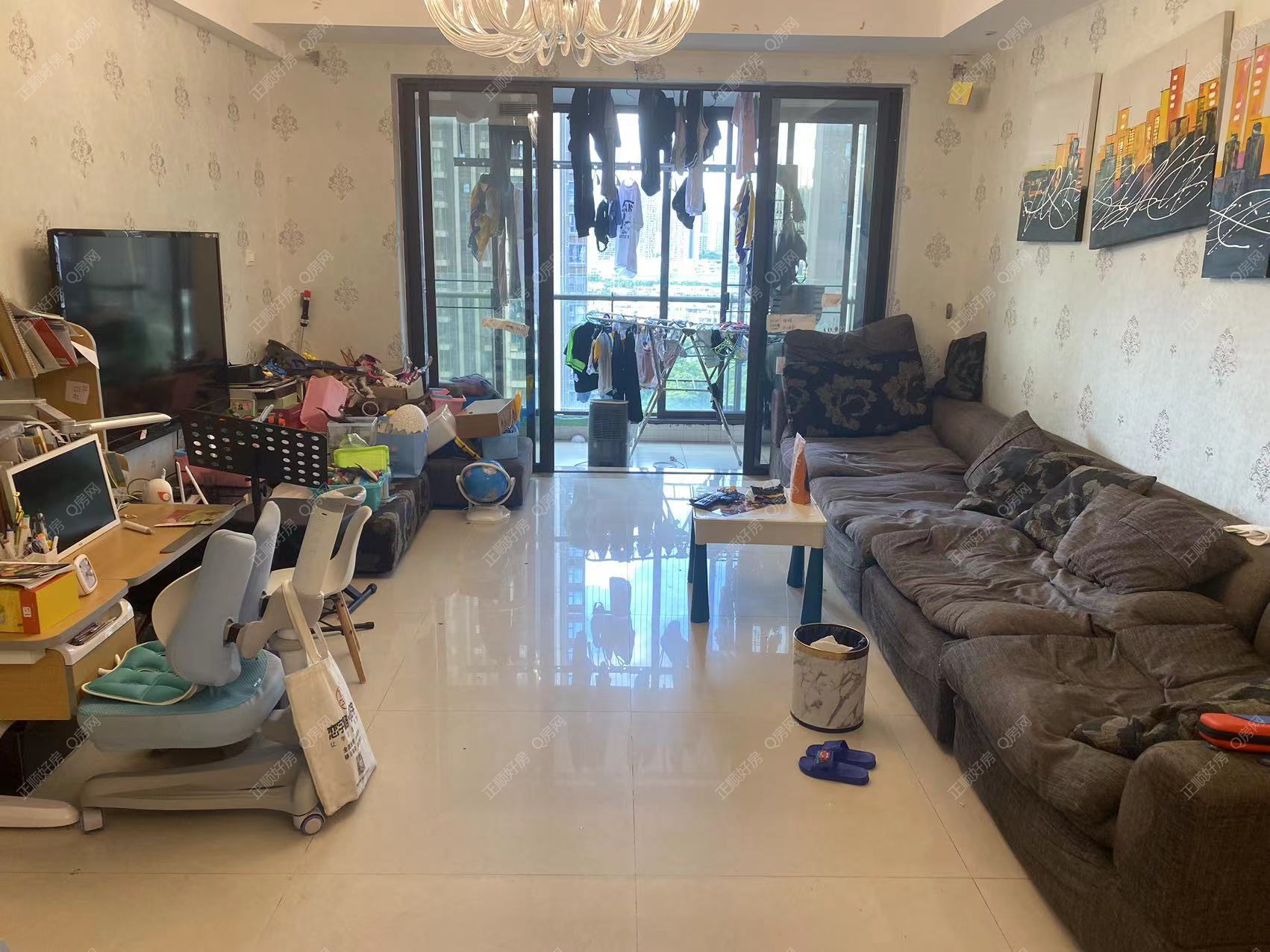 九中十五小学区，家门口就是学校，在家就可以目送孩子上学