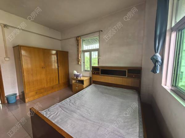 8e01009abb0cfcfc635f4284a5f9f79f