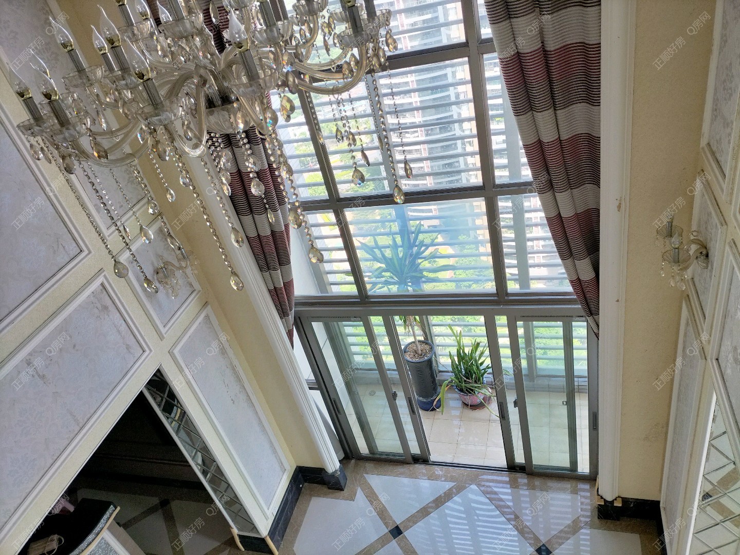 格局方正   精装  稀缺户型 自带天台游泳池  看山景