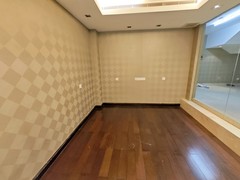 负一楼房间