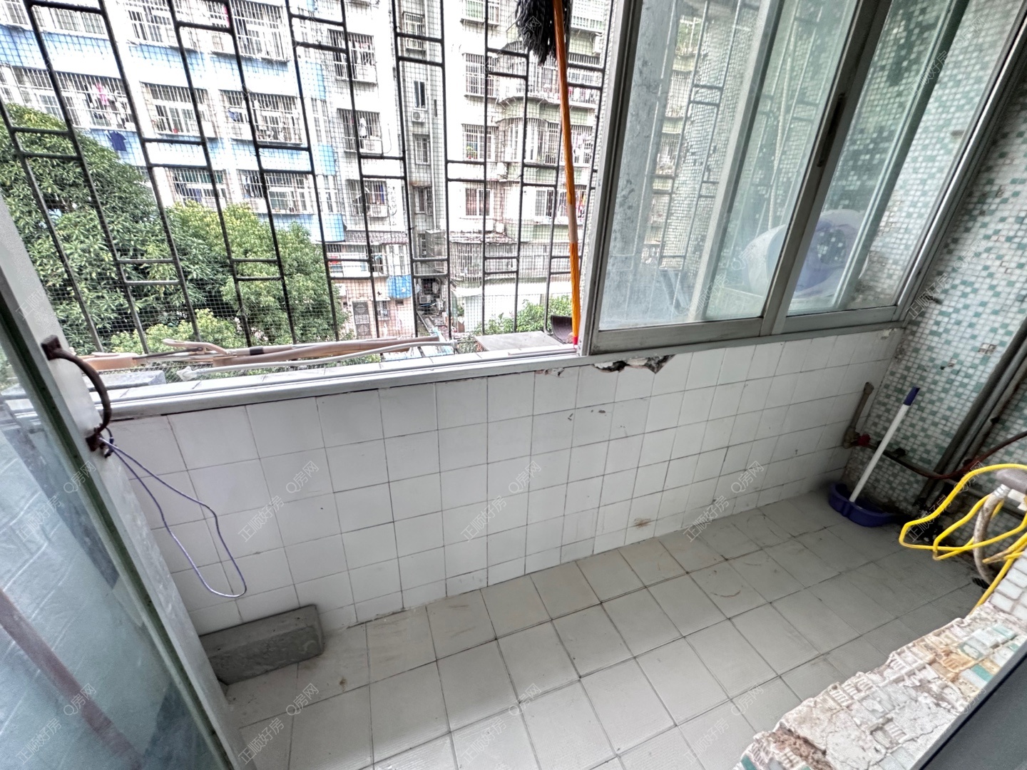 珠海金钟花园其他照片_ 兰埔 金钟花园简装4房2厅 业主诚心出售