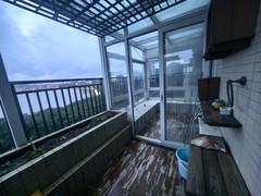二楼外阳台功能间
