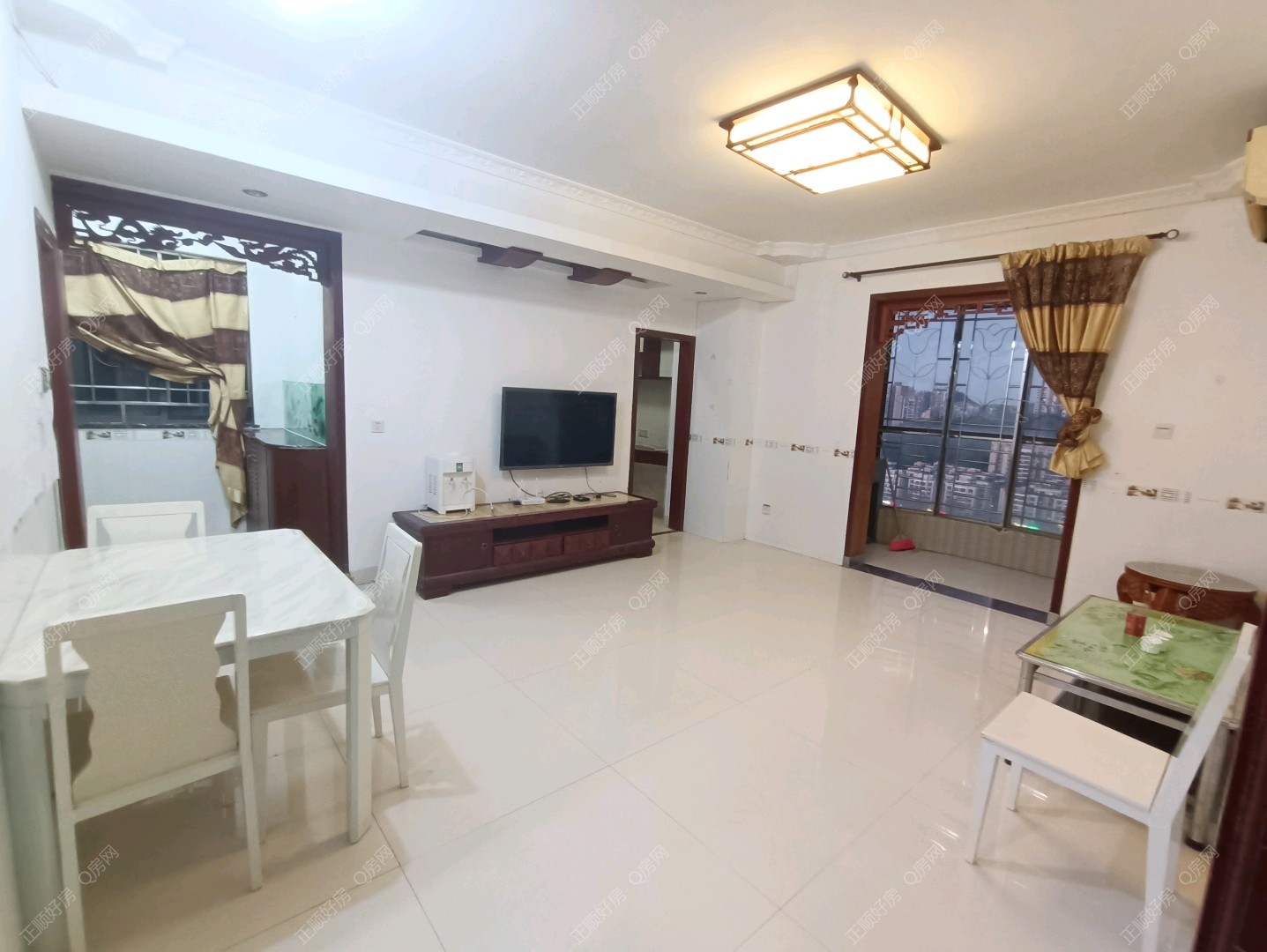 前山万家对面，精装修3房，业主诚心出售，看房方便