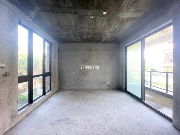 二楼南向主卧