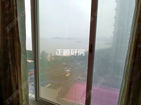 卧室观海景