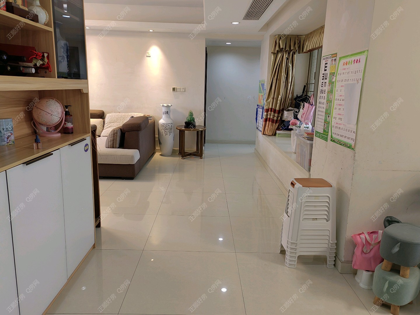 拱北 格力广场 精装修南北通大四房  格局方正 南向大阳台