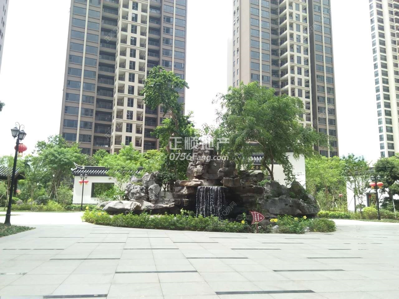 小区中轴假山（小区专家680731）