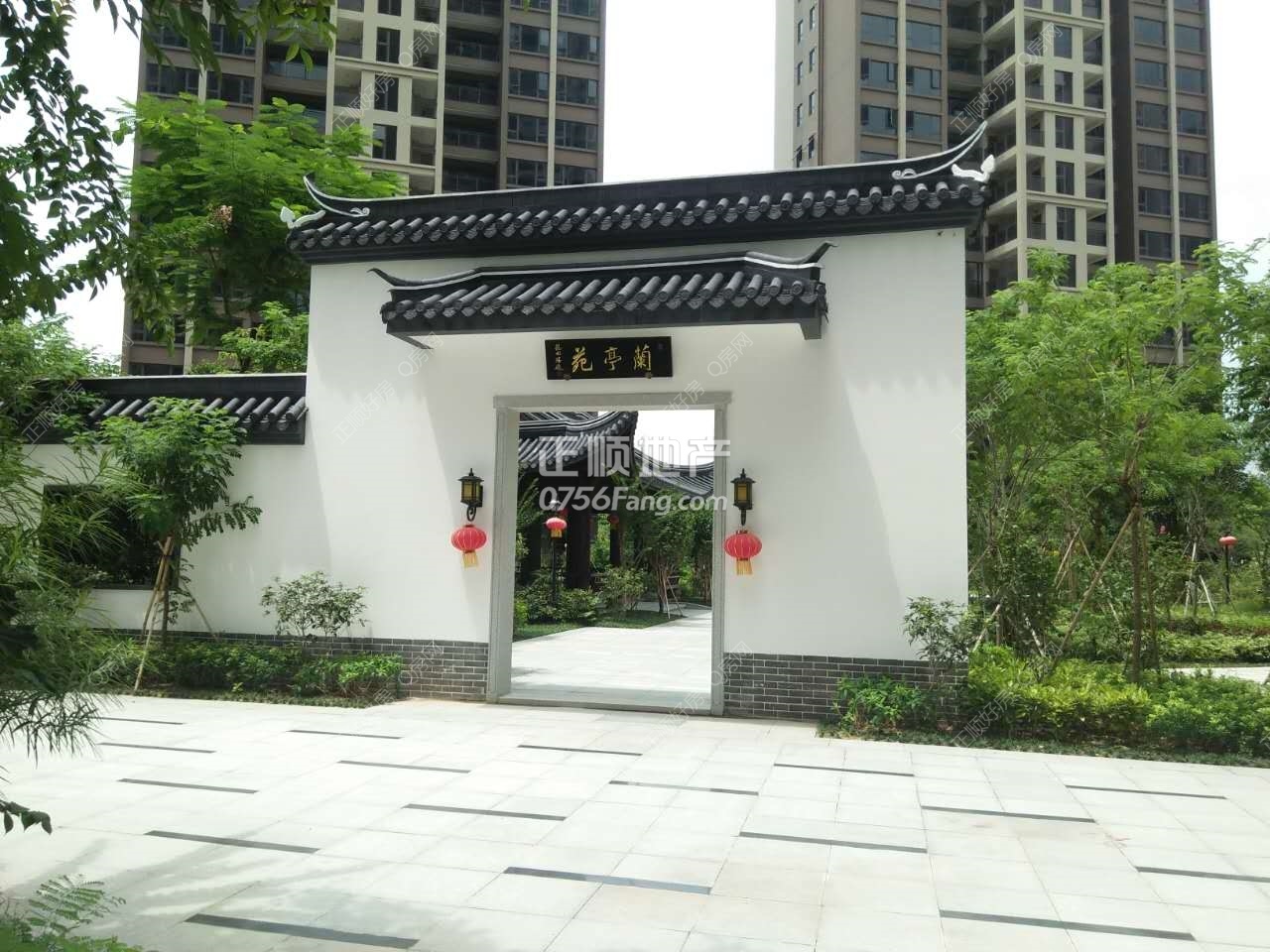 小区中央凉亭兰庭苑入口（小区专家680731）