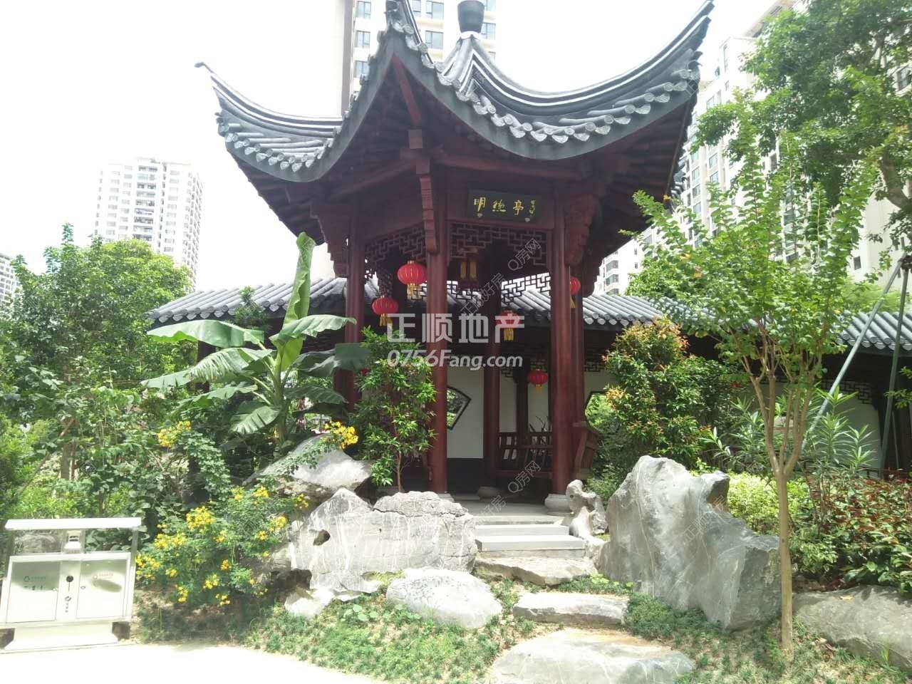 小区中央 榄墨亭（小区专家680731）