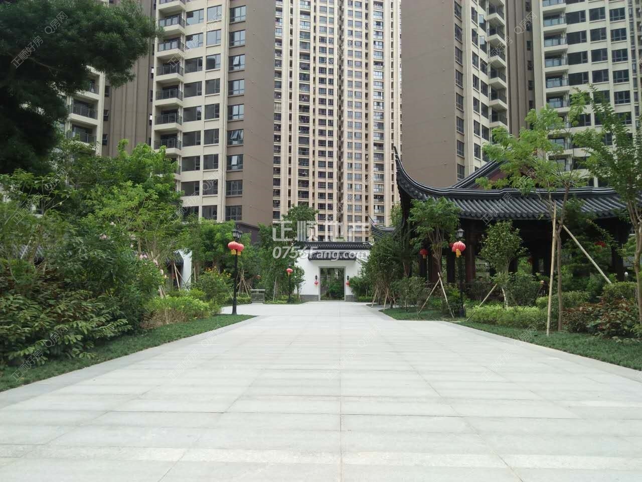 小区中央凉亭兰庭苑正门入口（小区专家680731）