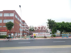 小区旁边中小学