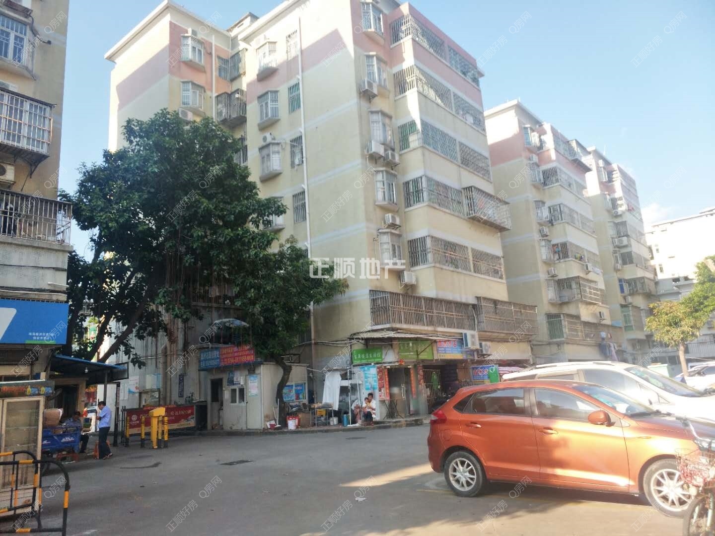 小区内景