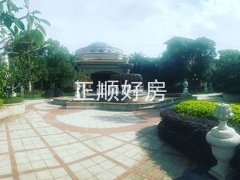 小区会所门前环境.jpg