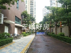 小区南门